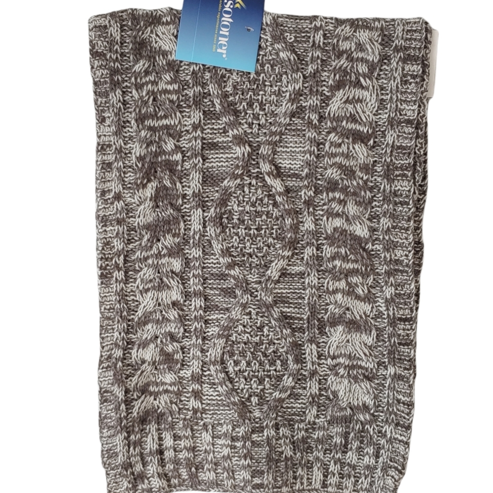 NWT- Isotoner Grey and White Cable Knit Scarf